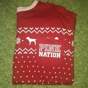 vs pink holiday tee
